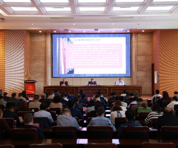 穩(wěn)扎穩(wěn)打，持續(xù)開(kāi)拓奮進(jìn)； 思路創(chuàng)新，力求優(yōu)質(zhì)發(fā)展