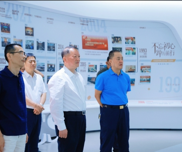 ?陳利眾主席帶隊(duì)調(diào)研嘉欣絲綢，賦能絲綢經(jīng)典產(chǎn)業(yè)?